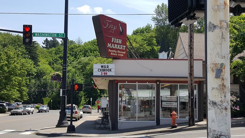 Tony's Fish Market, Lincoln City, Oregon
