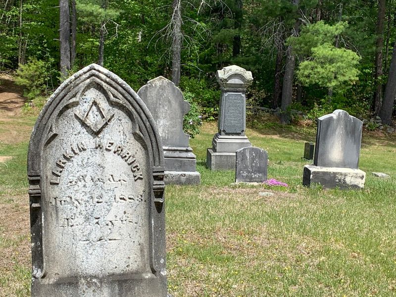 Vale End Cemetery in Wilton