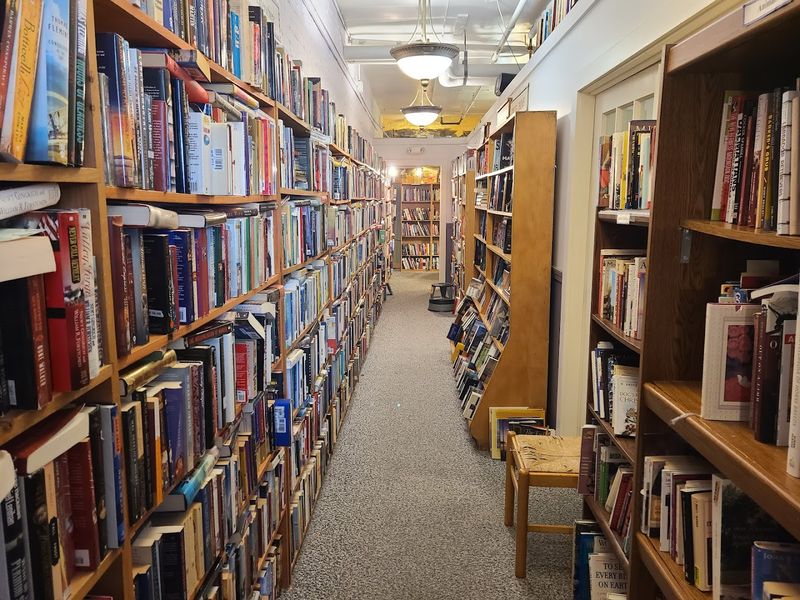 Violet's Book Exchange, Claremont
