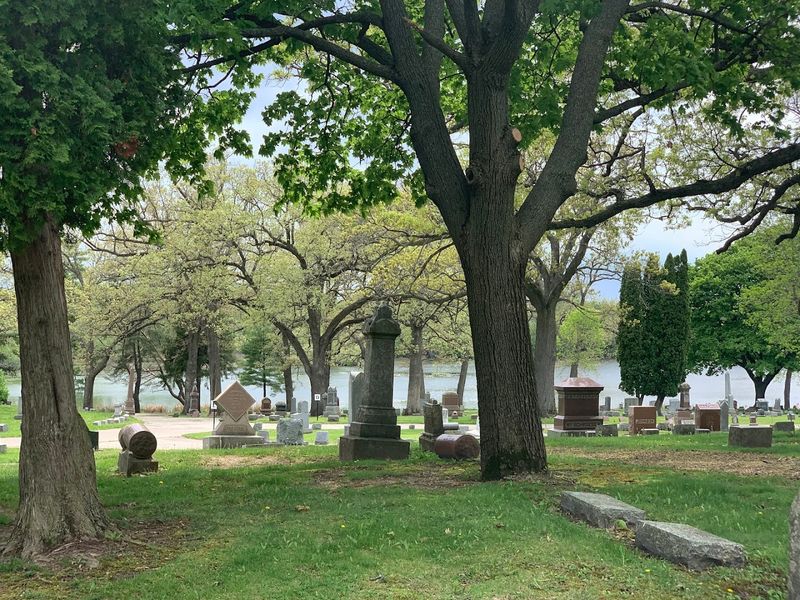 Visiting La Belle Cemetery: What to Expect When You Arrive