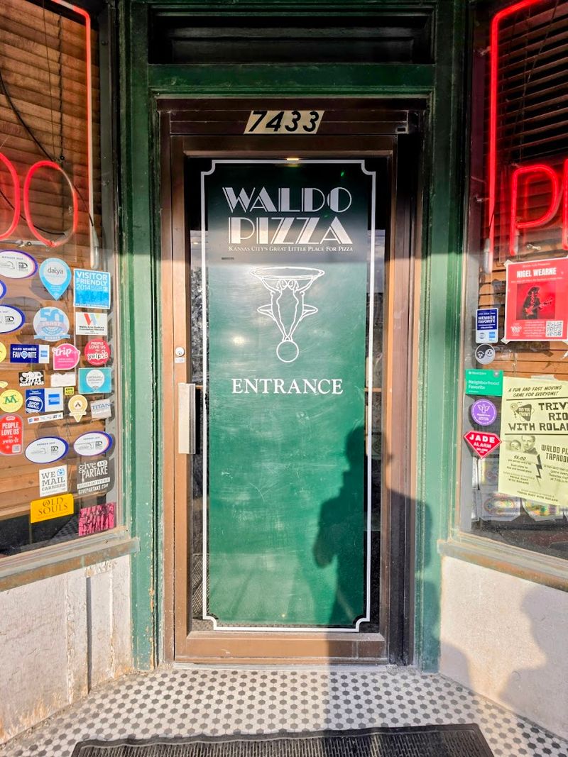 Waldo Pizza, Kansas