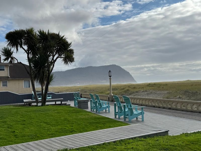 Walking Distance to Seaside Aquarium and Downtown