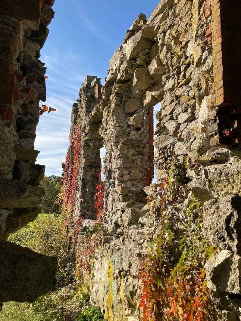 What the Stone Walls Actually Look Like Up Close What the Stone Walls Actually Look Like Up Close