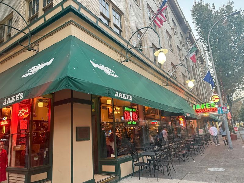 Why Jake's Keeps Bringing Portland Diners Back