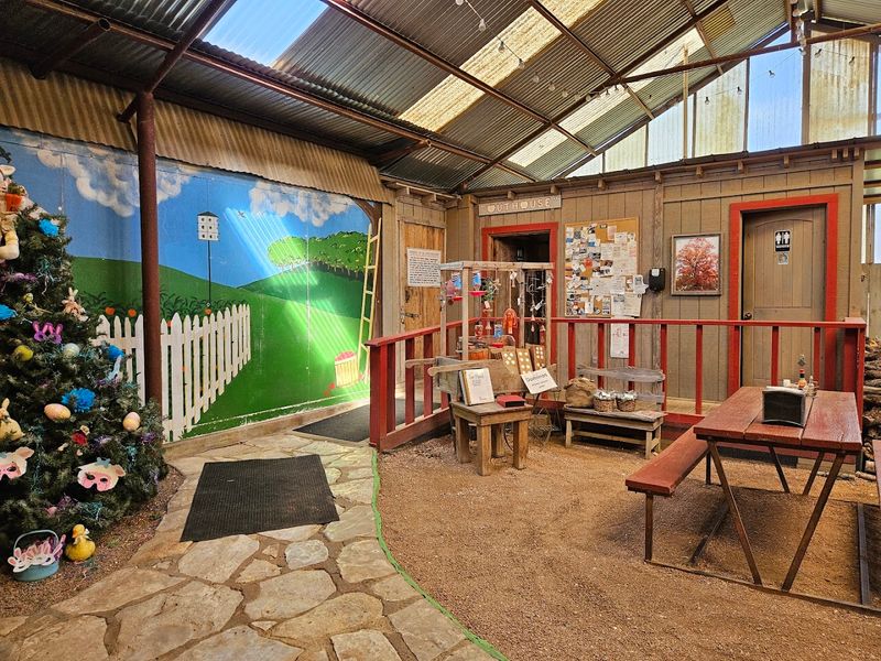 Why Love Creek Orchards Cafe Deserves a Spot on Your Texas Road Trip