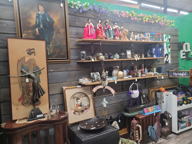 Why Shoppers Spend Two to Three Hours Here