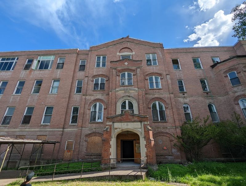 A Building That Has Never Truly Been Empty A Building That Has Never Truly Been Empty