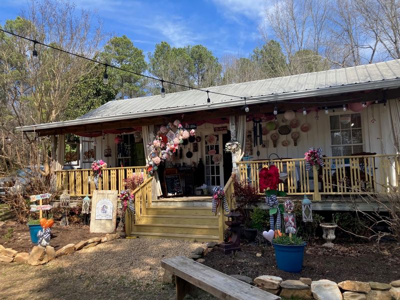 A Charming Cottage That Feels Straight Out of a Storybook