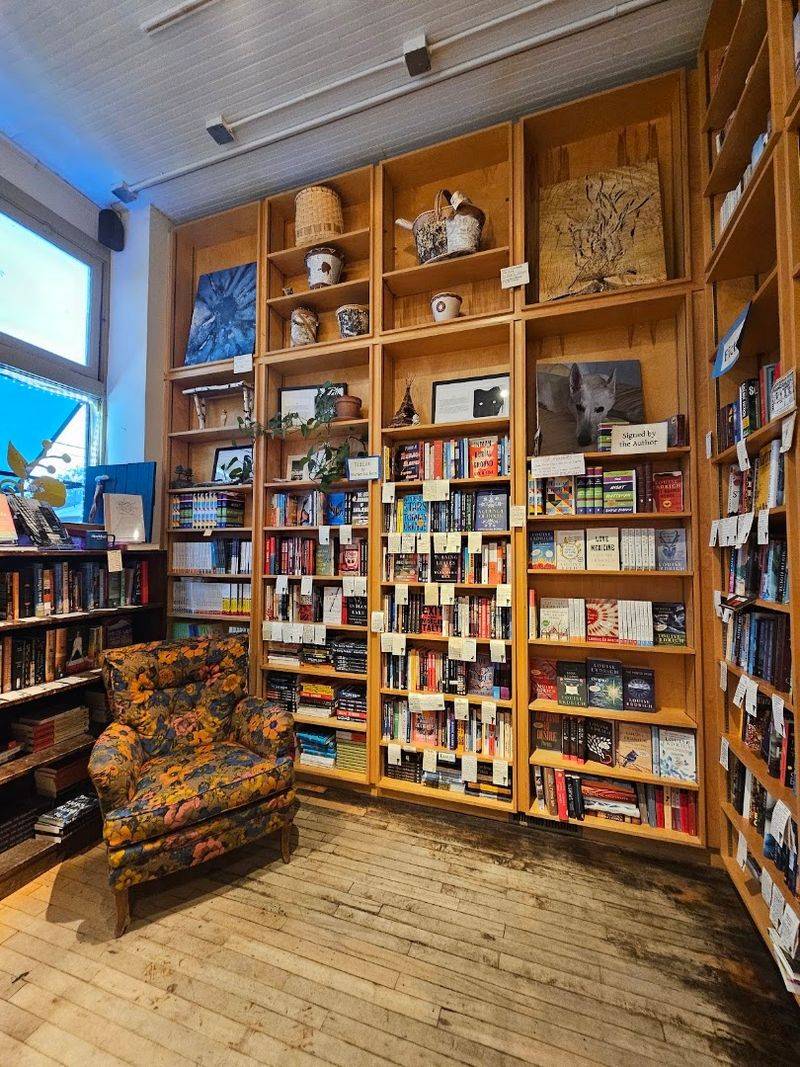 A Cozy Space That Feels Lived In and Loved A Cozy Space That Feels Lived In and Loved
