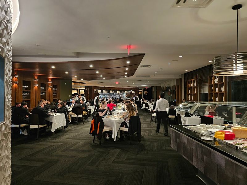 A Dining Room So Grand It Stops You Mid-Stride