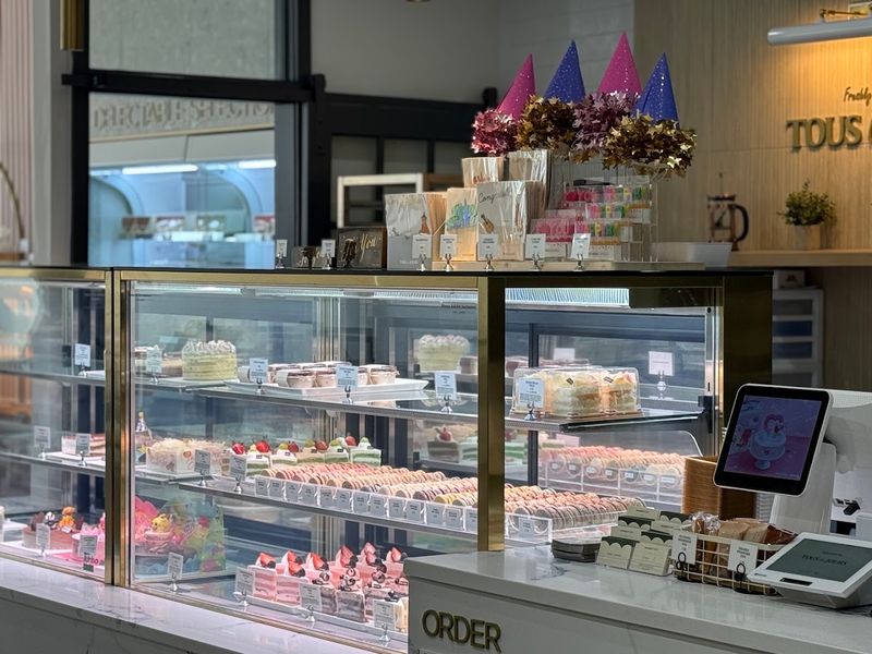 A Display Case That Stops You Cold A Display Case That Stops You Cold