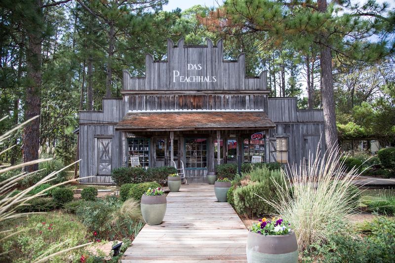 A Farmstead Rooted in Nearly a Century of Texas History