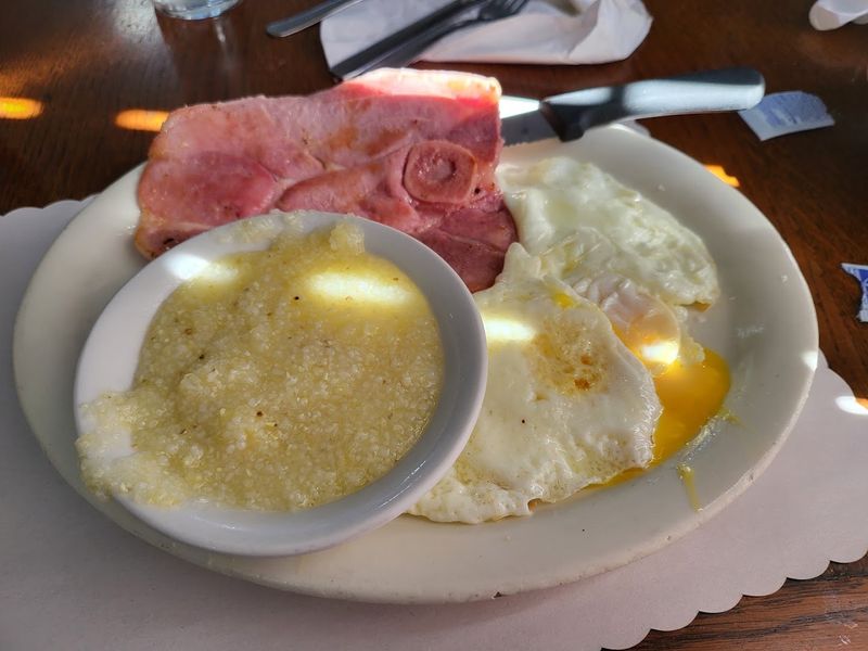 A Full Southern Breakfast Menu Worth Exploring