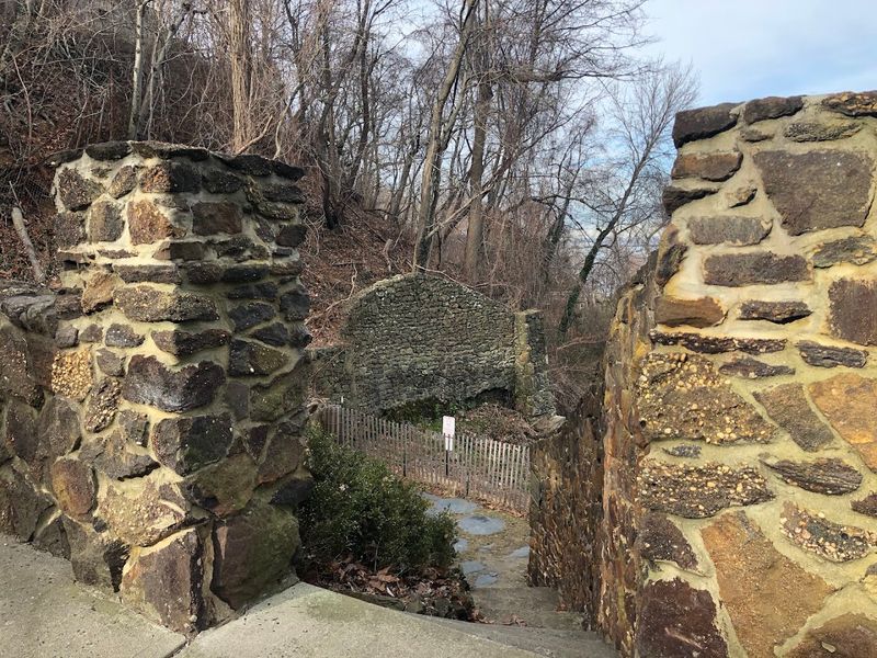 A Hidden Spring Waiting Just Off the Trail