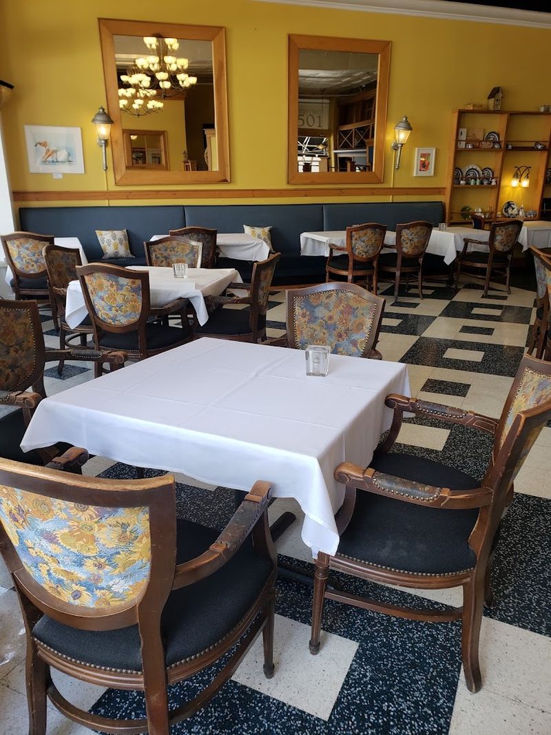 A Historic Home That Sets the Mood Before the First Bite