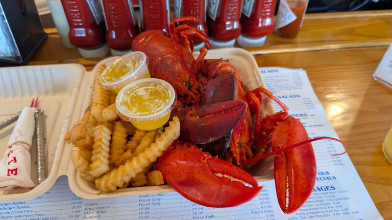 A Legendary Seacoast Institution Built on Fresh Catches A Legendary Seacoast Institution Built on Fresh Catches