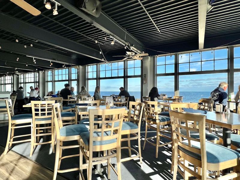 A Lively Atmosphere With a Romantic Edge