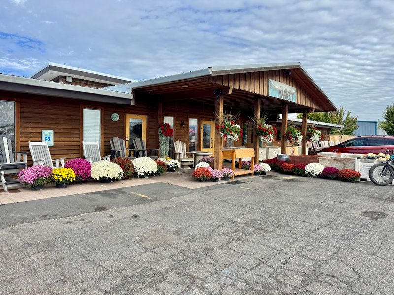 A Mennonite Market Unlike Anything Else in Eastern Oregon A Mennonite Market Unlike Anything Else in Eastern Oregon