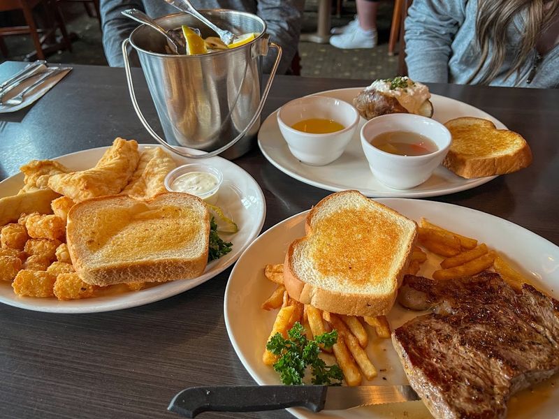A Menu That Goes Beyond Just Seafood A Menu That Goes Beyond Just Seafood