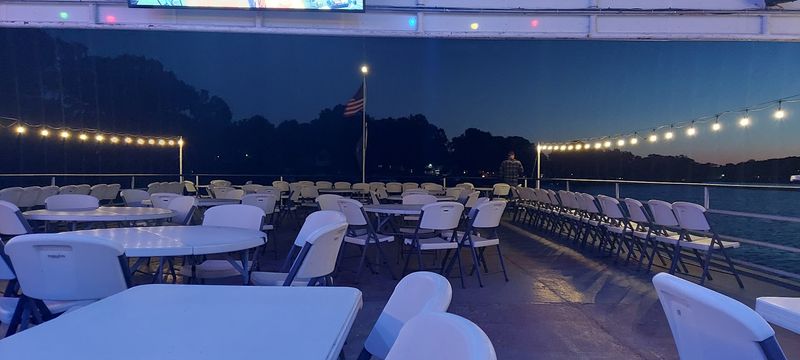 A Romantic Dinner Cruise That Actually Delivers on the Promise