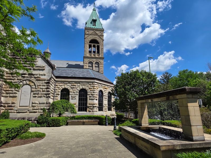 A Walkable District That Rewards Curious Eyes