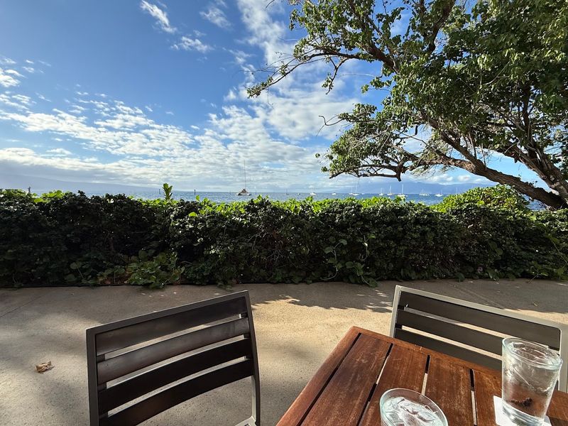 A Waterfront Setting That Changes How Food Tastes