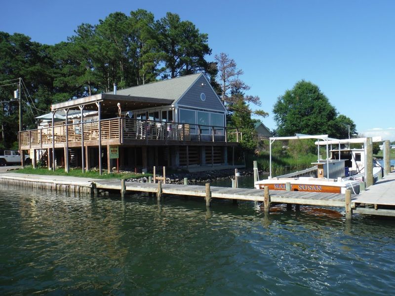 A Waterfront Setting That Stops You in Your Tracks A Waterfront Setting That Stops You in Your Tracks
