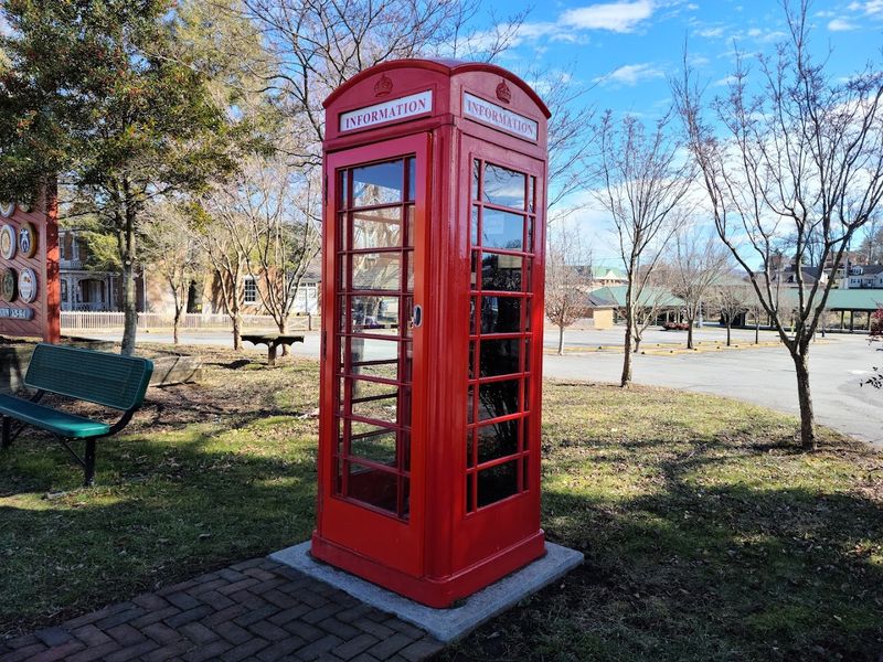 Abingdon's Historic District: Brick Sidewalks and Two Centuries of Stories Abingdon's Historic District: Brick Sidewalks and Two Centuries of Stories