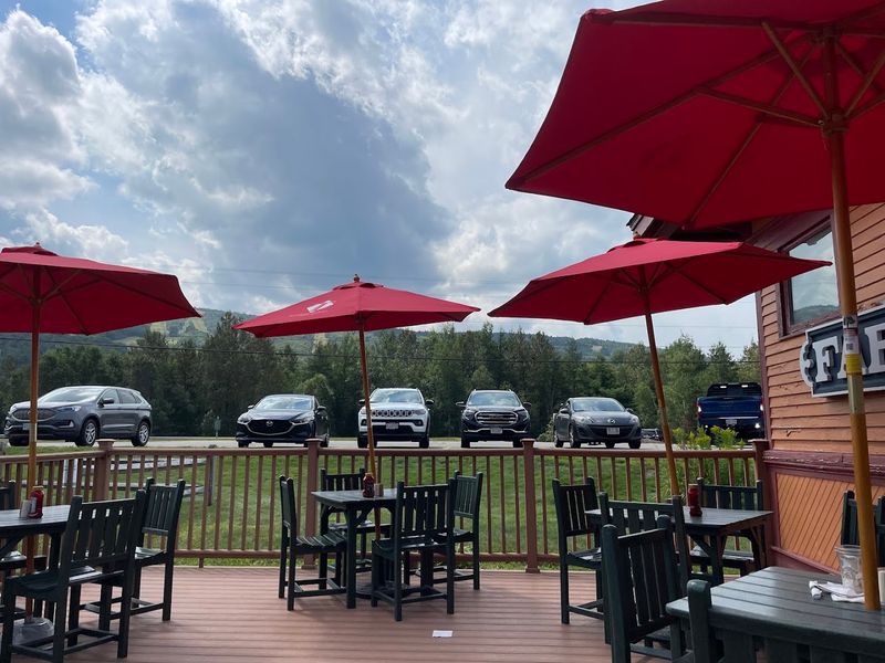 Al Fresco Dining With a Mountain Backdrop Al Fresco Dining With a Mountain Backdrop