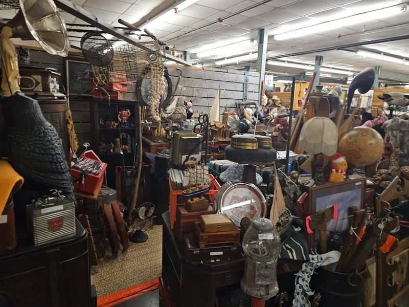 Alabama Antique Market (Tuscaloosa, Alabama) Alabama Antique Market (Tuscaloosa, Alabama)