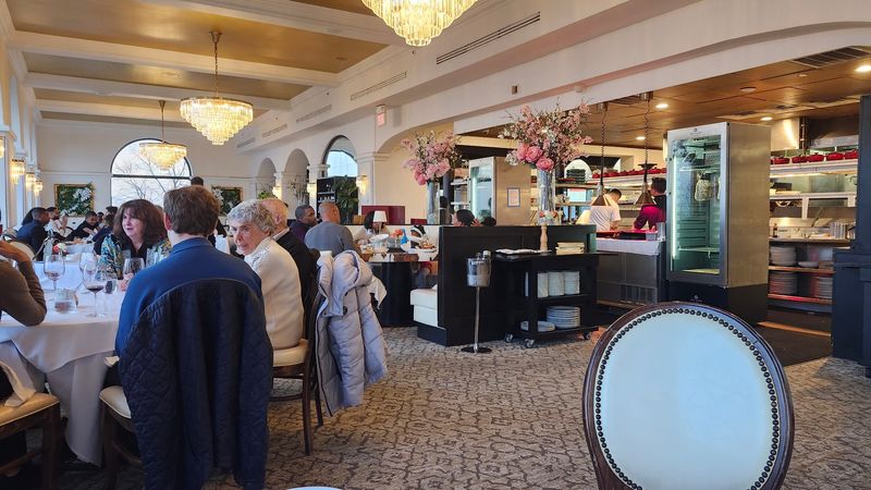 An Atmosphere That Balances Elegance With Real Comfort An Atmosphere That Balances Elegance With Real Comfort