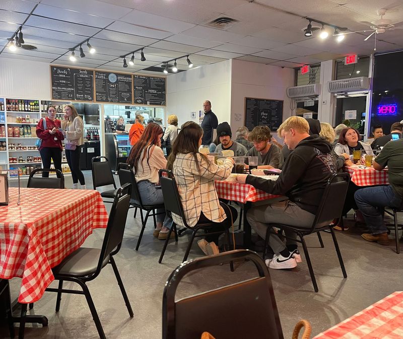 An Easygoing Room That Feels Human An Easygoing Room That Feels Human