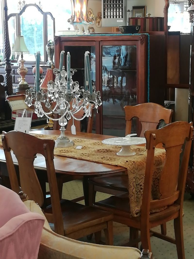 Bella Vintage Antique Mall (Hartselle, Alabama) Bella Vintage Antique Mall (Hartselle, Alabama)