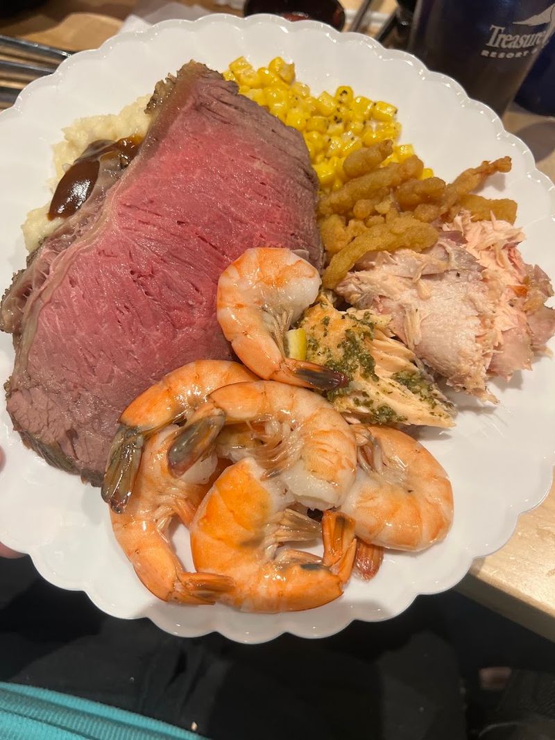Beyond Seafood, the Buffet Covers a Lot of Ground