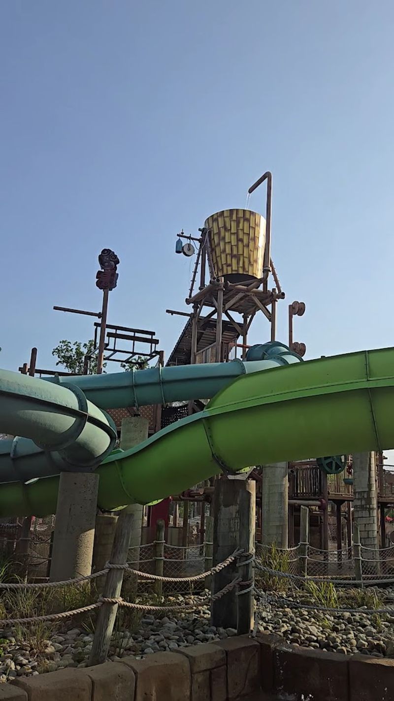 Big Bambu Sends Families Sliding Together