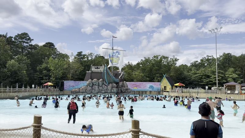 Blue Lagoon Rolls Out King-Sized Waves