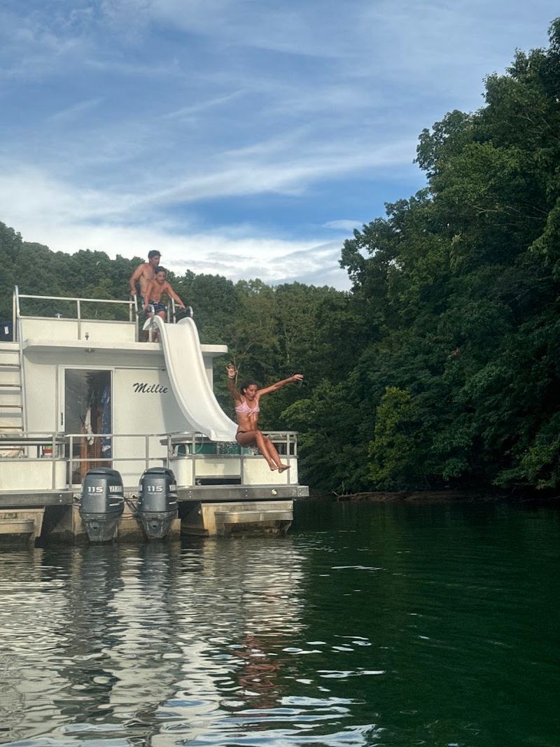 Bonus Pick: Explore Virginia's Lake Country by Houseboat