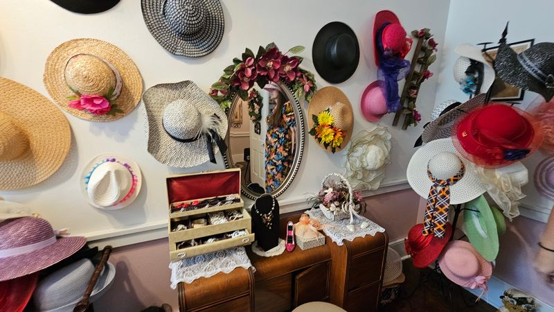 Borrow a Fancy Hat and Enjoy Unlimited Tea Borrow a Fancy Hat and Enjoy Unlimited Tea