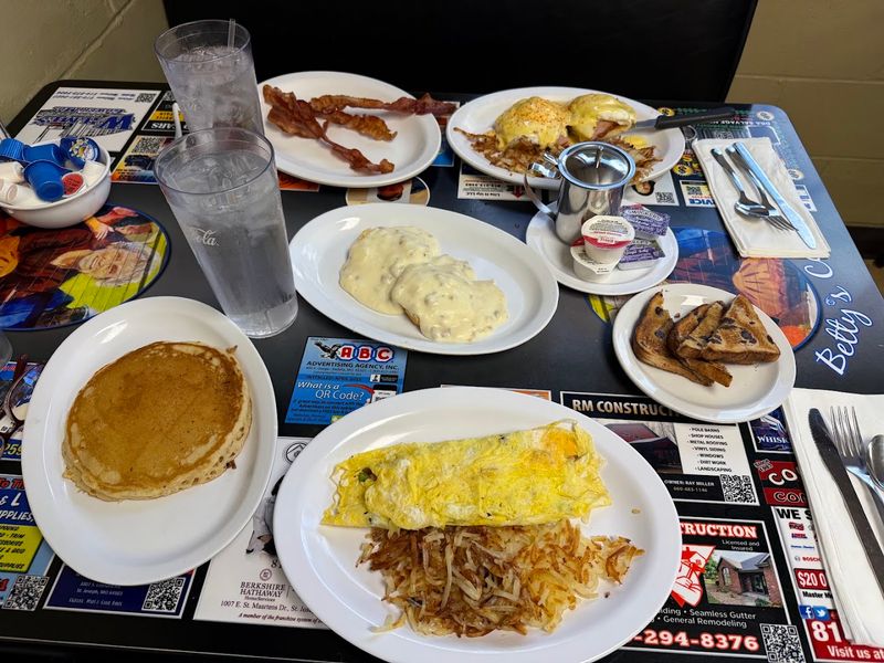 Breakfast And Lunch That Hold Their Own