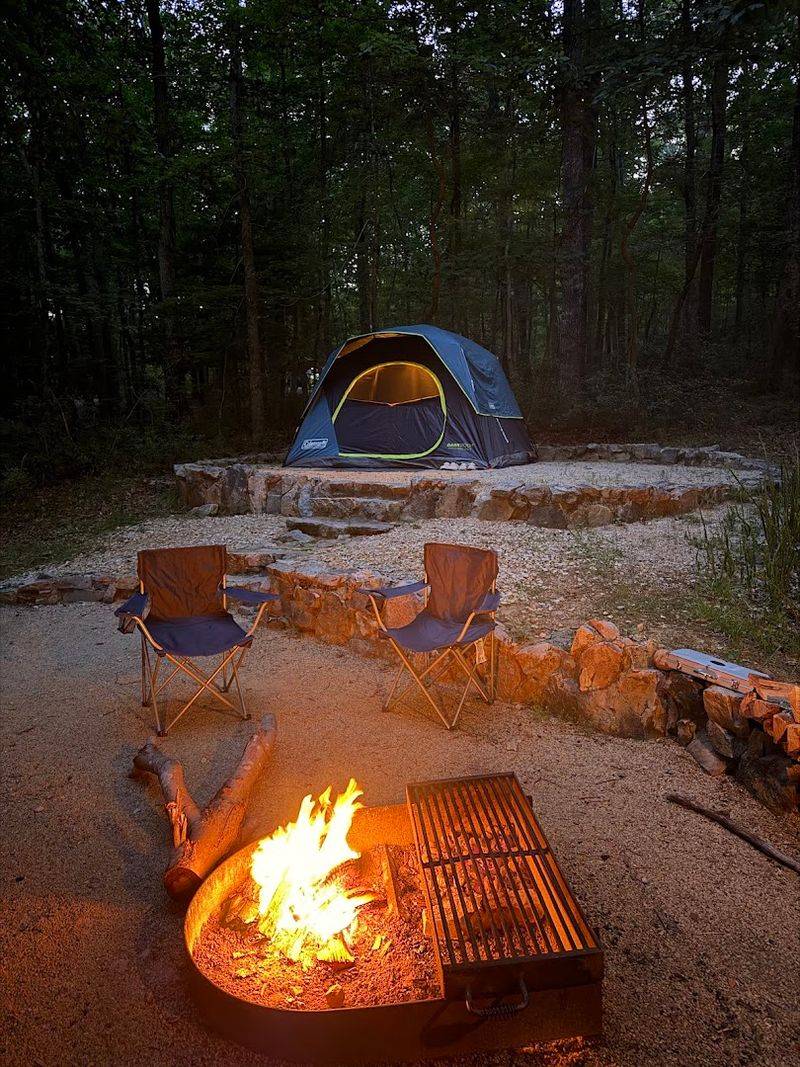 Camping Under a Sky Full of Stars With Zero Cell Service Camping Under a Sky Full of Stars With Zero Cell Service