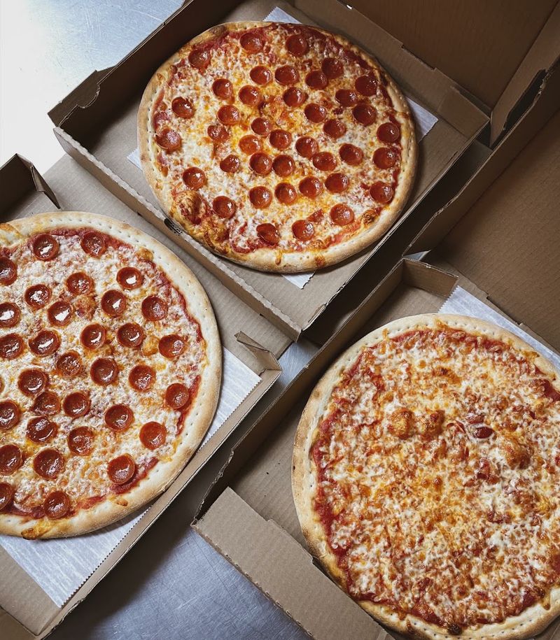 Casa D' Amici Offers New York-Style Pizza Casa D' Amici Offers New York-Style Pizza