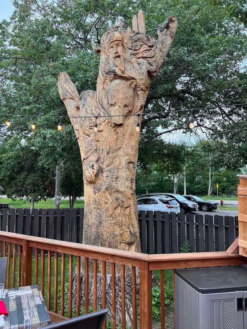 Chainsaw Art That Stops You in Your Tracks Chainsaw Art That Stops You in Your Tracks