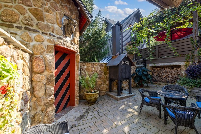 Charming Luray Town and Its Local Treasures