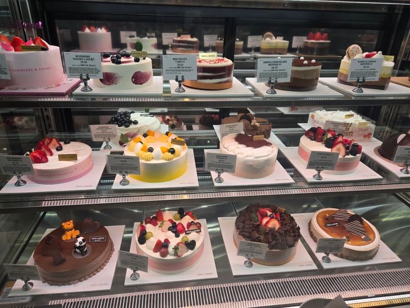 Cloud Cakes That Feel Extra Light Cloud Cakes That Feel Extra Light
