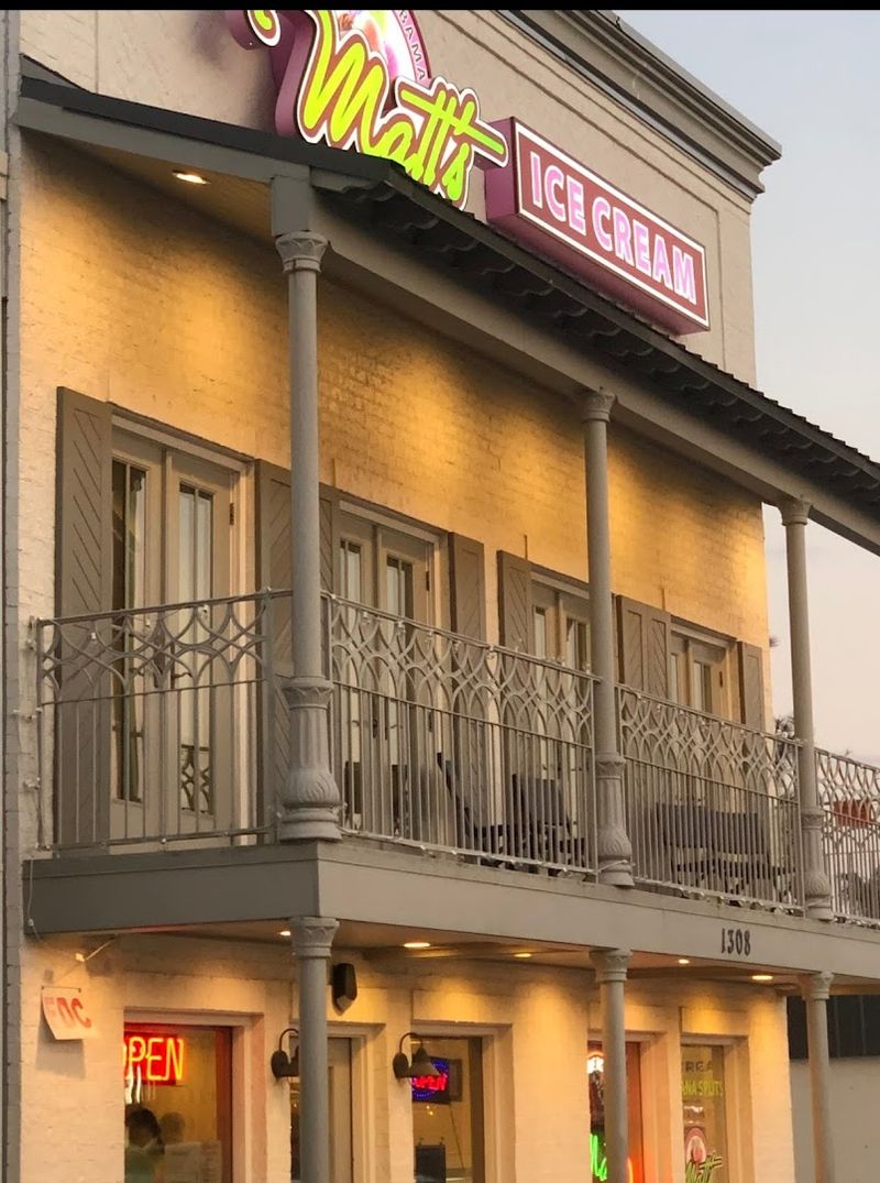 Come Enjoy the Welcoming Ground-Floor Layout With Outdoor Seating
