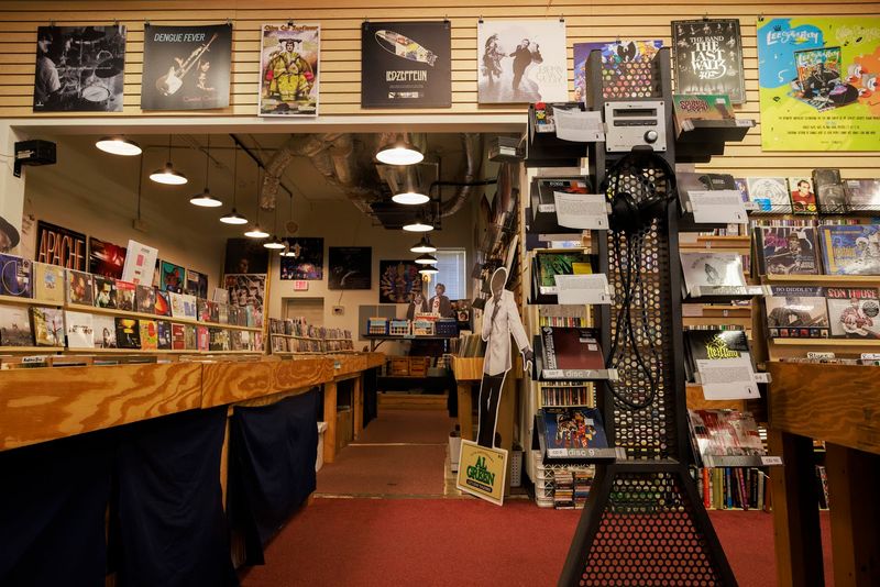 Come Feel the Old-School Record Store Vibe Come Feel the Old-School Record Store Vibe
