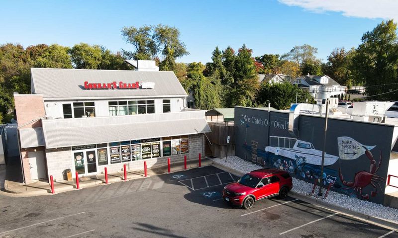 Conrad's Crabs and Seafood, Parkville
