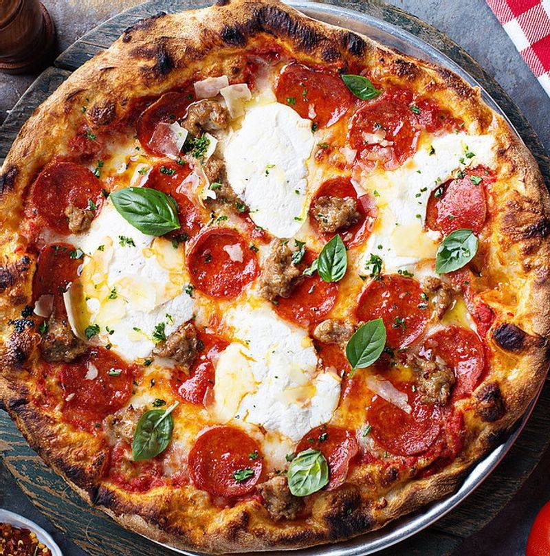 D'Oro Pizza Has Tulsa's Tavern Crust Completely Figured Out