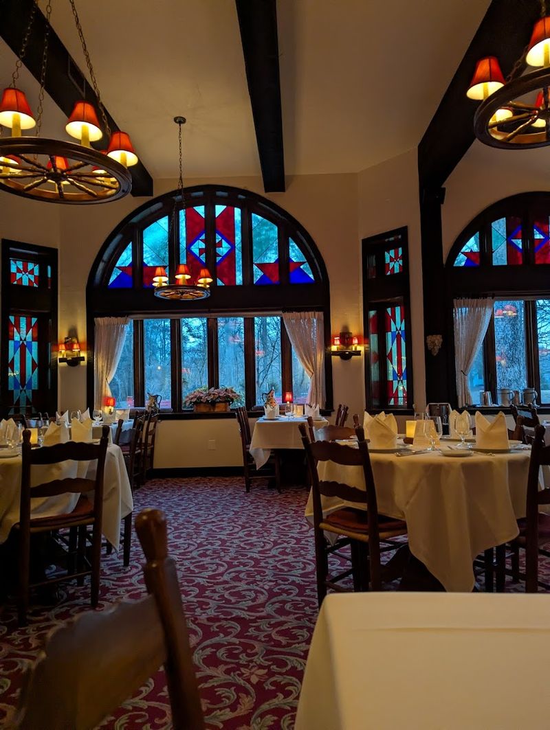 Dining Rooms That Feel Like a Warm European Hug Dining Rooms That Feel Like a Warm European Hug