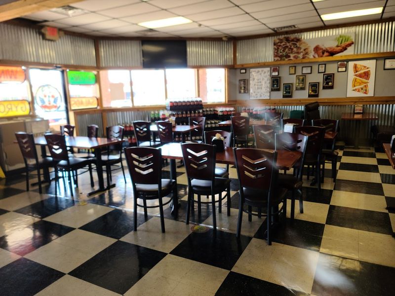 Eagle One Pizza Turns a Shopping Center Into a Destination